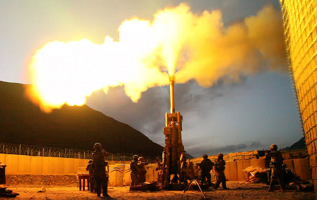1024px-Firing_rounds_with_an_M777_Howitzer_Afghanistan_2009