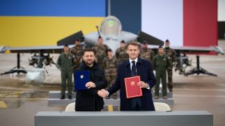 ვოლოდიმირ ზელენსკიმ და ემანუელ მაკრონმა ხელი მოაწერეს დოკუმენტს, რომელიც უკრაინას 100 Rafale-ის ტიპის გამანადგურებელი თვითმფრინავის შეძენის უფლებას აძლევს