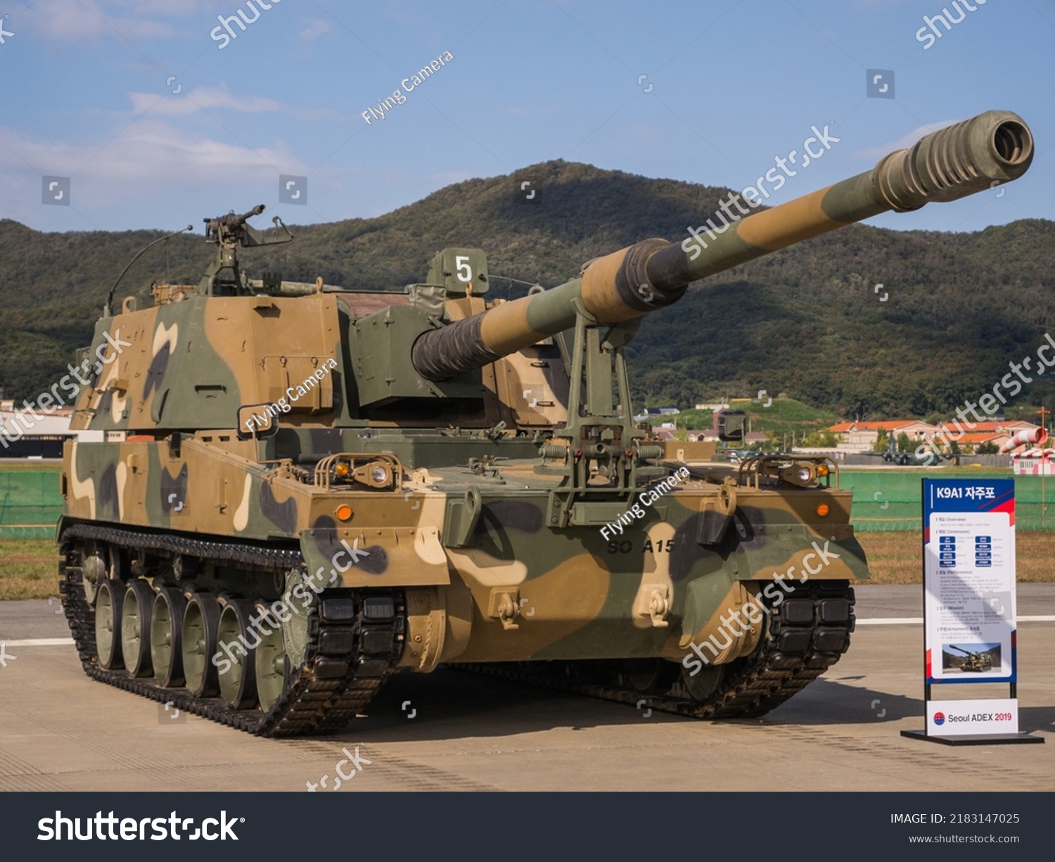 stock-photo-seongnam-south-korea-oct-south-korean-k-thunder-mm-self-propelled-howitzer-2183147025
