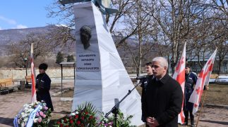 აფხაზეთი ომში გმირულად დაღუპულ Cy-25 მოიერიშე თვითფრინავის მფრინავს ზურაბ იარაჯულს 12 მარტს 55 წელი შეუსრულდებოდა