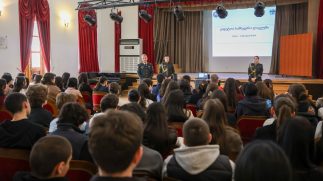 კადეტებმა თბილისის კლასიკურ გიმნაზიაში საინფორმაციო შეხვედრა გამართეს