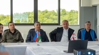 საქართველოში ვიზიტის ფარგლებში მყოფ აზერბაიჯანის თავდაცვის მინისტრს მუხროვანის სამხედრო ბაზაზე უმასპინძლეს
