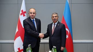 ირაკლი ჩიქოვანი აზერბაიჯანის თავდაცვის მინისტრს შეხვდა